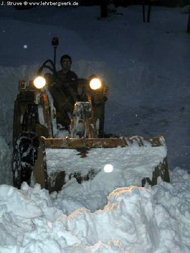 Schneeschieben mit LF2
